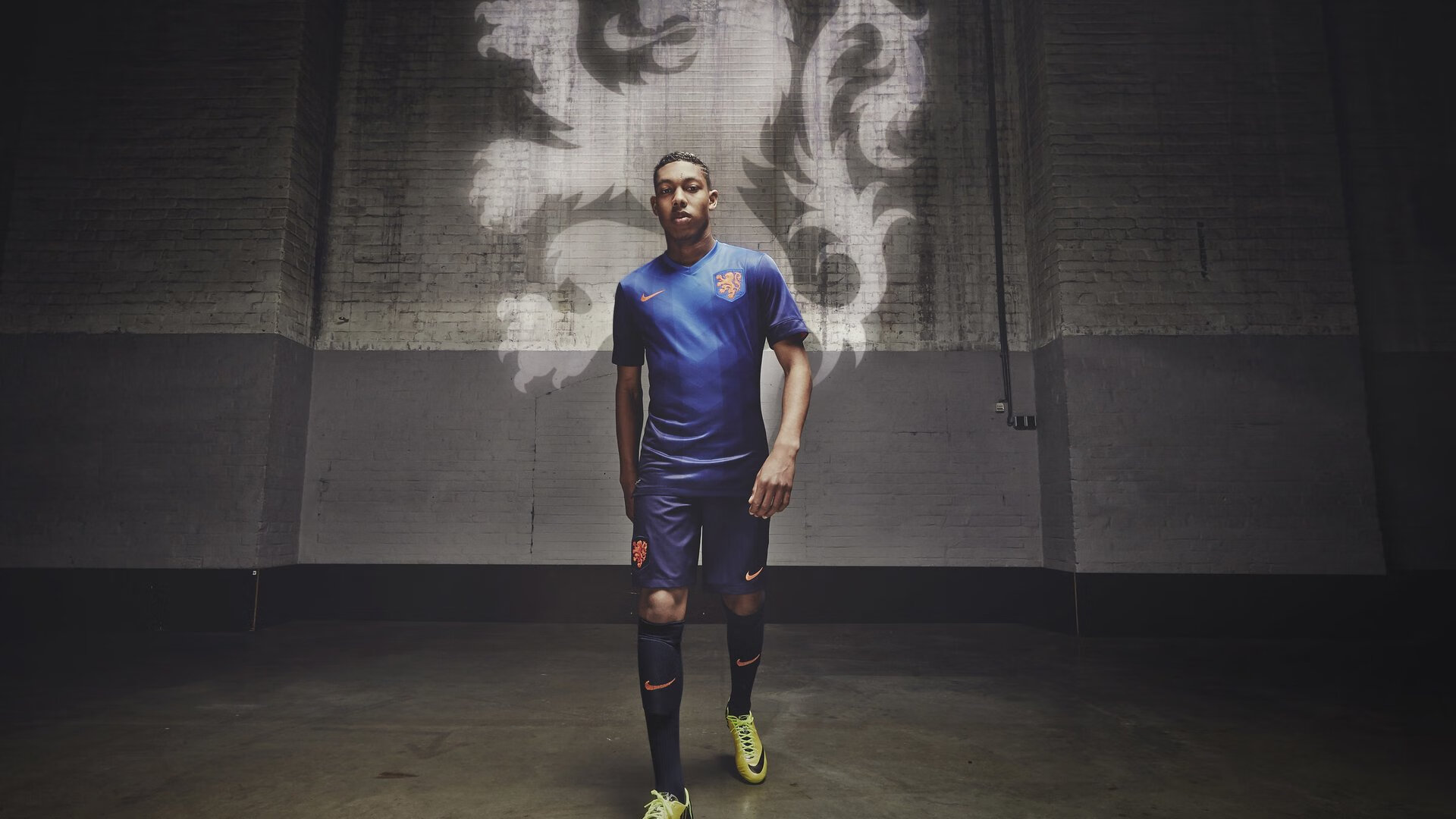 【攻守平衡】顶级运动员利用战术实现全场掌控，攻守兼备的足球运动员