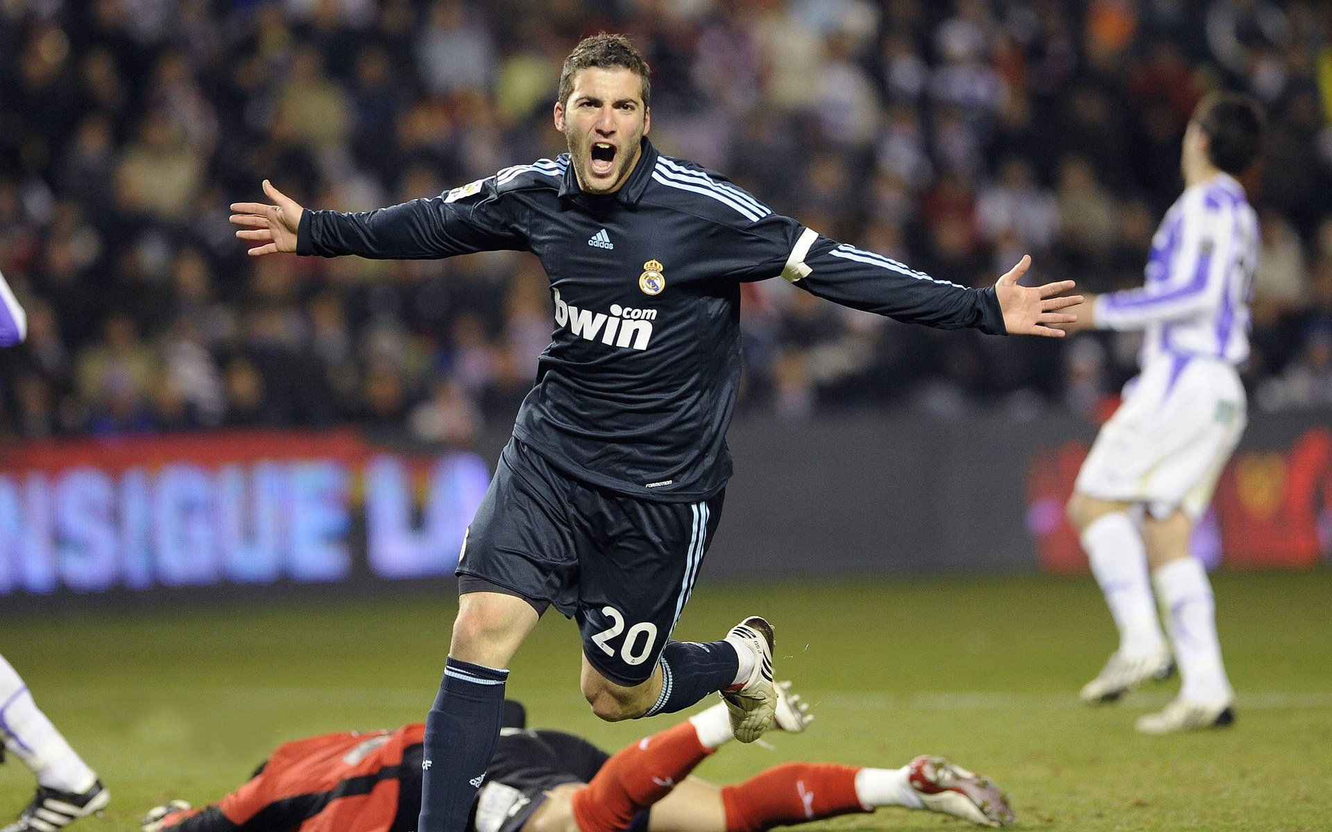 乌克兰队员备战波兰队，实力值得期待，波兰和乌克兰足球