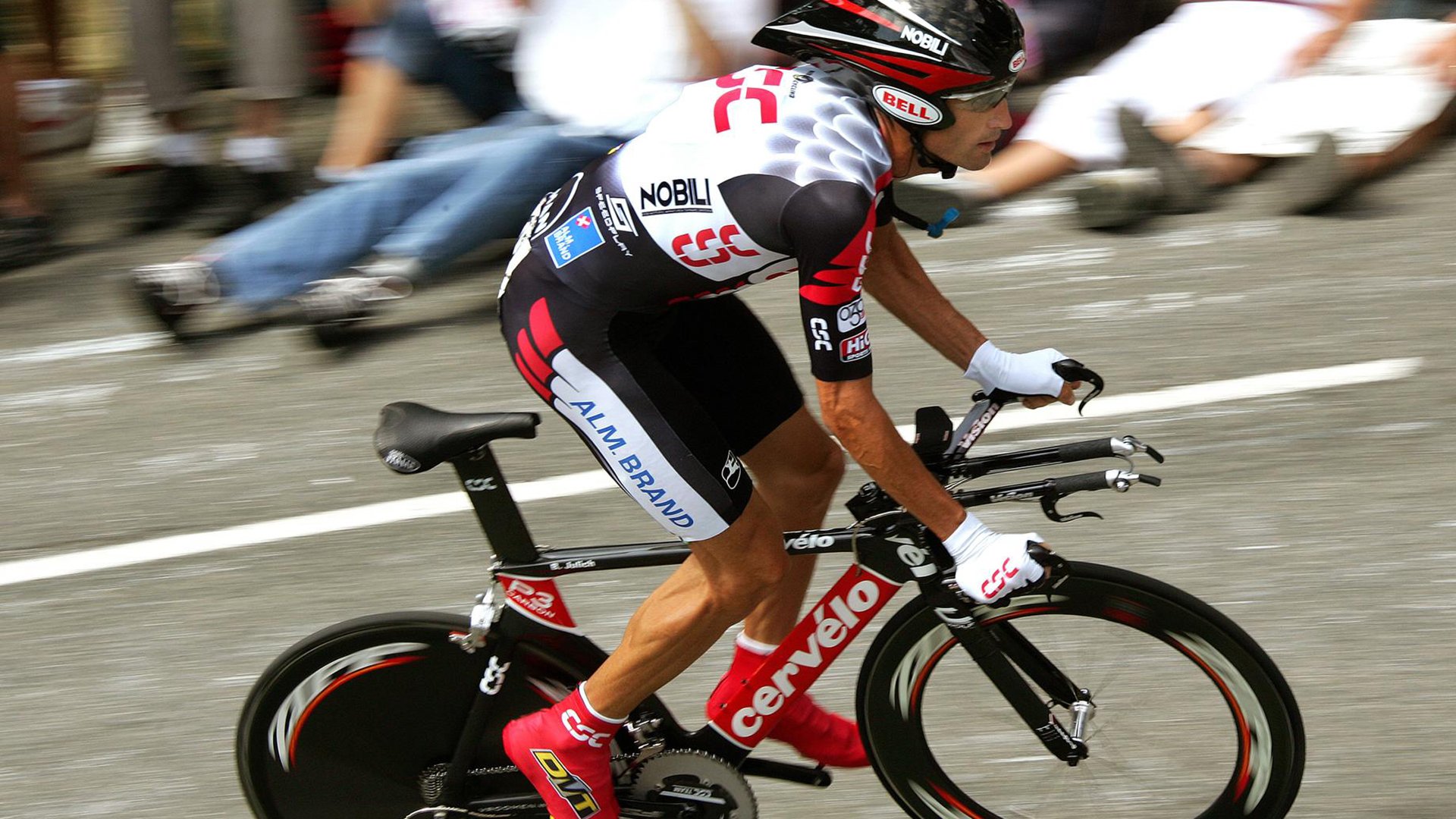 克罗地亚骑手马特·布尼奇在2024年国际马术联合会世界障碍赛中以“Mister Cool”马匹获得第七名，表现出色。